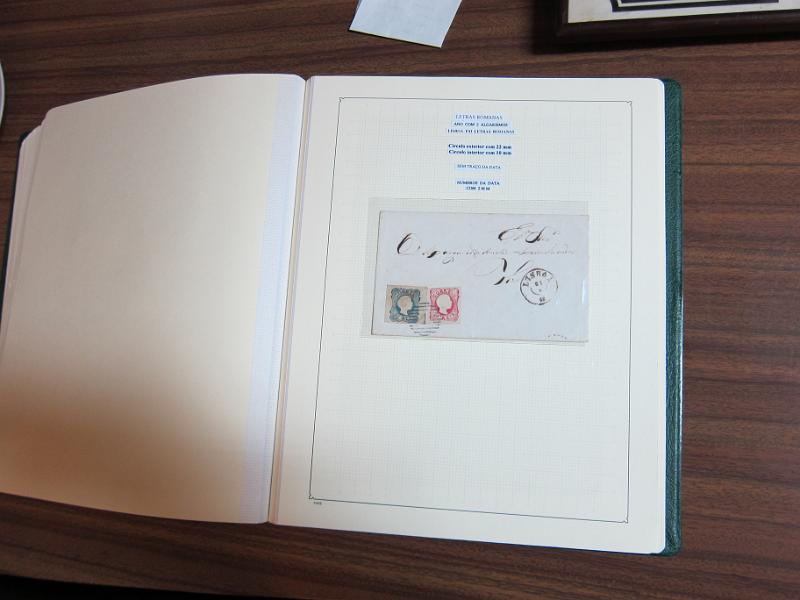 0018 (58).JPG -     Lote:    18      Marcofilia      Lotes Especiais       Descrição:         Portugal &mdash; Colecção especializada em dois álbuns com estudo especializado das marcas de duplo círculo e circulares de Lisboa, com selos de diversas emissões e cartas. Lote a ver.        Lote       Valor Base:     &euro; 1.000,00     Valor Venda:     Retirado     